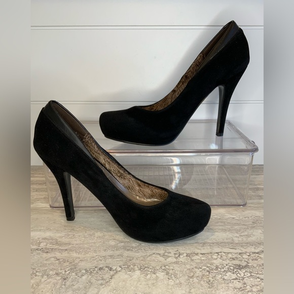 Mira & Bella Black Velvet High Heels with Leather Accent and Faux Fur Lining - Picture 2 of 6
